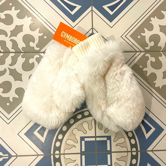 Gymboree Faux Fur Mittens! ❄️ - Picture 1 of 3